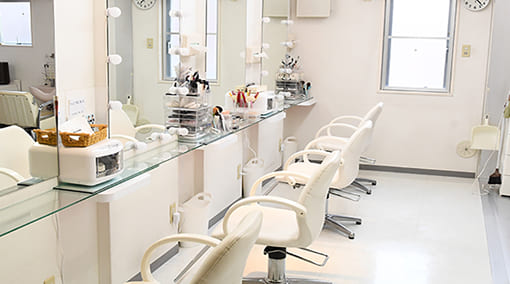 Beauty Salon 遊美（併設美容室トレビ館）